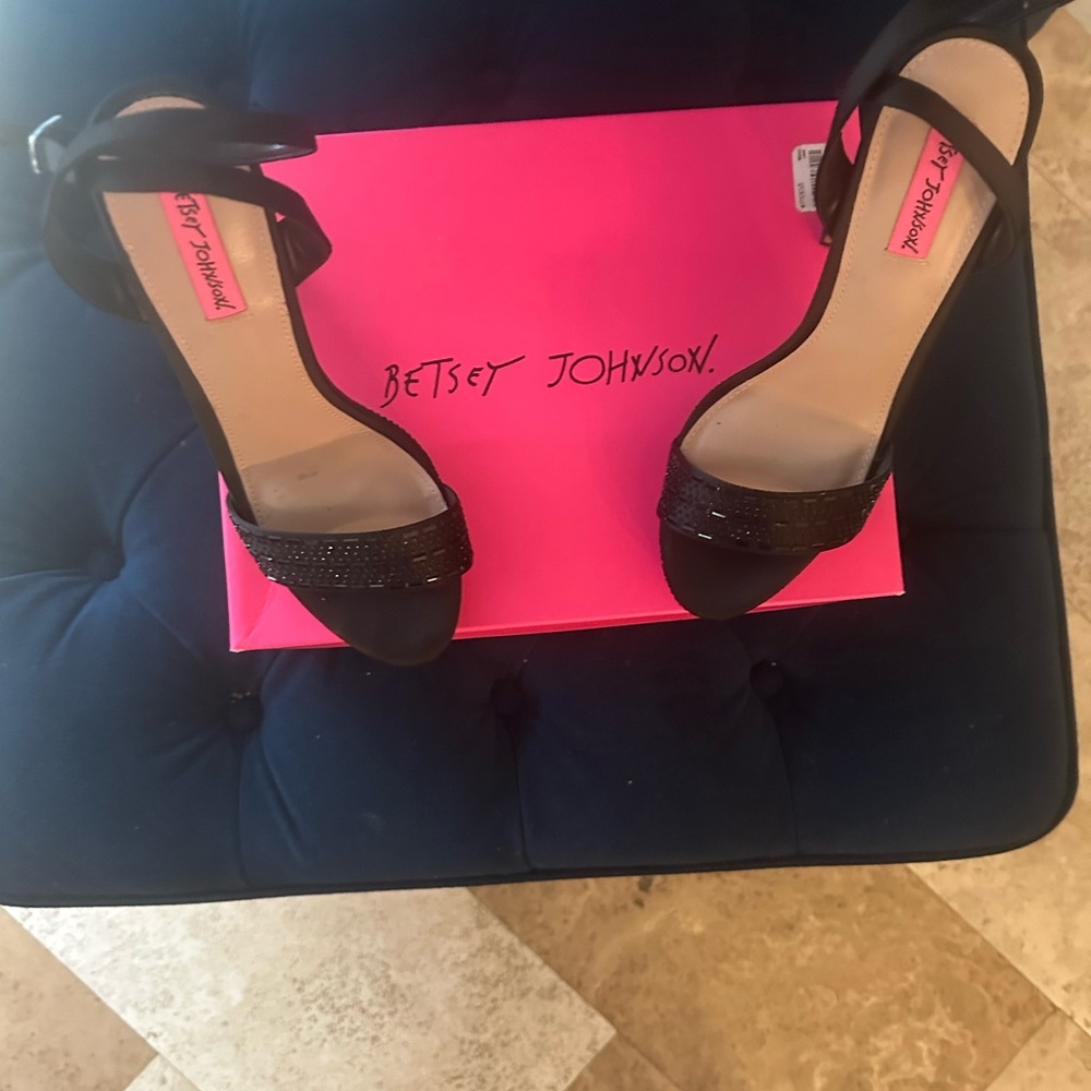 Betsey Johnson Allie Black Heels with Ankle Strap and Pointed Toe SZ 9